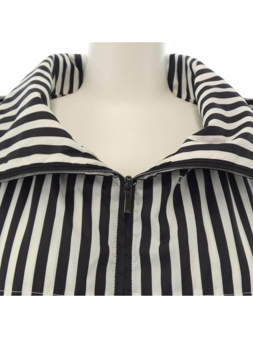 Chanel Jacket - Picture 4 of 6